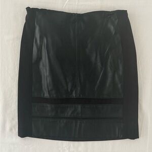 White House Black Market Black Leather Mini Skirt Women’s Size 00
